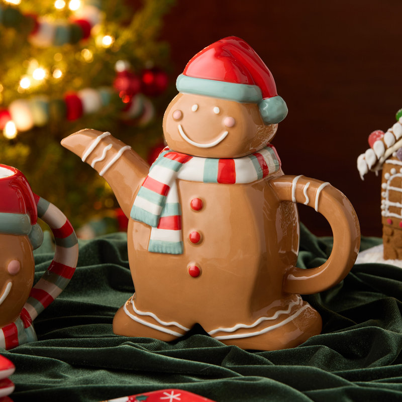 Théière 3D Christmas Whimsy Gingerbread, théière des Fêtes en céramique peinte à la main de 24 oz avec chapeau et écharpe du Père Noël, vaisselle de service festive pour bar à cacao, heure du thé, cuisine de Noël ou cadeau
