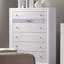 Commode 1 pièce de style contemporain avec tiroir à bijoux caché, tiroirs à queue d'aronde anglaise et boutons argentés pour un rangement élégant dans la chambre à coucher