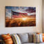 Impression sur toile de drapeau américain sur fond de blé doré au coucher du soleil pour le salon, la chambre à coucher, le bureau, le couloir, le vestibule, le mur de la galerie et la décoration intérieure moderne-129645852