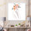 Silhouette de femme avec des fleurs rouges et mauves - impression d'art sur toile glam