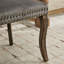 Élégantes chaises de salle à manger en velours de style rétro en bois massif pour des espaces sophistiqués