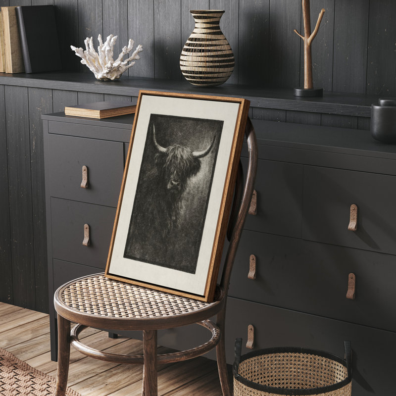 «Moody Highland Cow Portrait», art animalier rustique foncé, reproduction d'art encadrée, Naturel, H 36 po x l 24 po