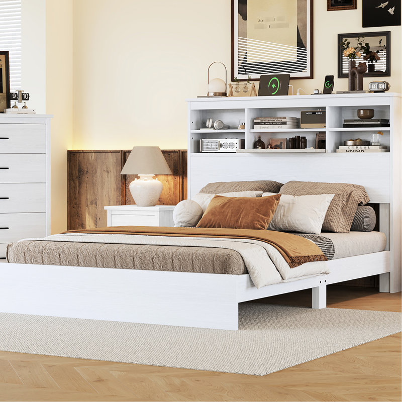 Élégant grand lit blanc avec rangement pour tête de lit et option rétro