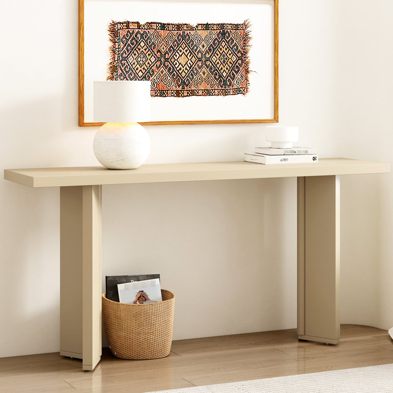 Console élégante avec pieds géométriques en placage de pin, style traditionnel américain, idéale pour la salle à manger ou le bureau. Finition lisse, aspect harmonieux, structure robuste pouvant supporter jusqu'à 54 kg.