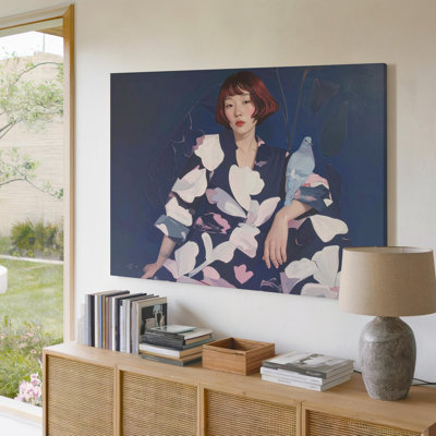 Art mural, femme contemplative avec pigeon, art figuratif sur toile, prêt à accrocher