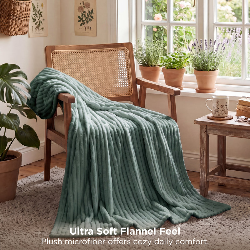 280gsm Bedsure Christmas Blanket with Striped Cute Plush Throw GentleSoft™️90% Flannel Fuzzy Warm Home Decor Winter Gift  