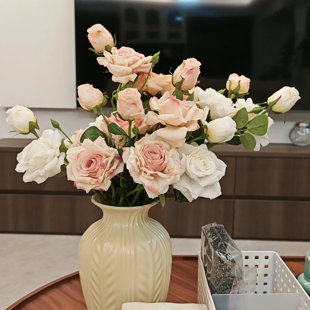 Bouquet de roses réalistes en soie 10 pièces - 3 roses artificielles pour la décoration intérieure, les mariages, les fêtes et les célébrations saisonnières (Ensemble de 10)