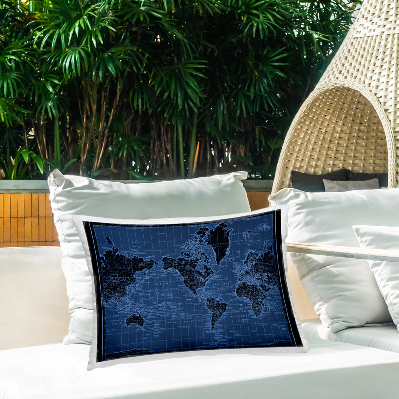 Coussin d'extérieur imprimé carte du monde aux tons bleus par Phillipa Katz