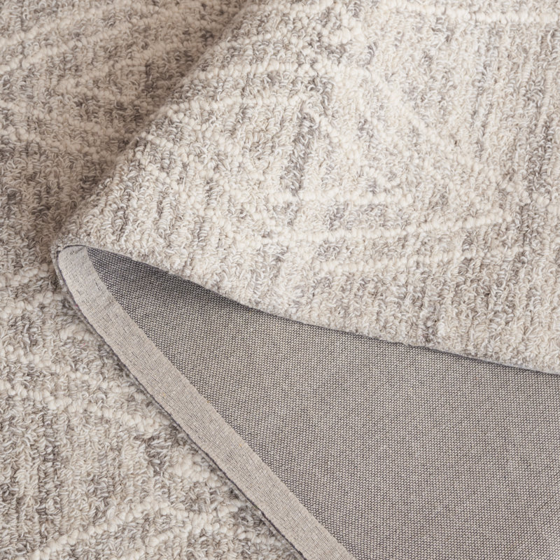 Tapis géométrique en coton touffeté à la main gris / ivoire Kiian, Rectangle 8 pi x 10 pi