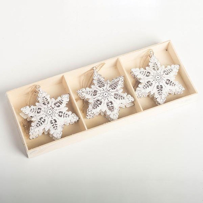 Ensemble de 6 ornements de flocons de neige en métal à motif blanc