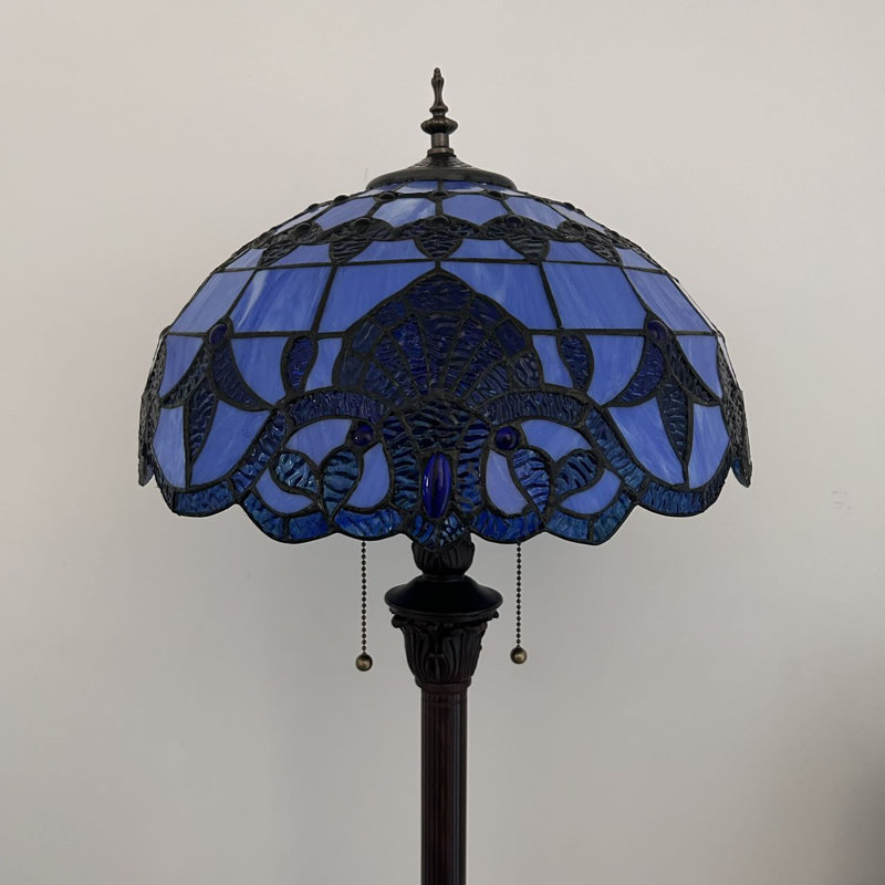 Lampe sur pied Tonsey en verre teinté bleu de style baroque avec base en métal lavande et ampoules DEL incluses H 64 po x l 16 po x P 16 po