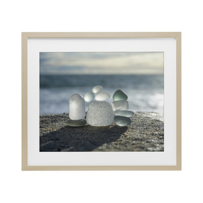 «Balancing Sea Glass Pebbles», reproduction sous verre encadrée, conception par LMarie Allen