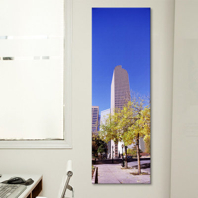 «Mailbox Building in a City, Wells Fargo Center, Denver, Colorado», reproduction de photo sur toile