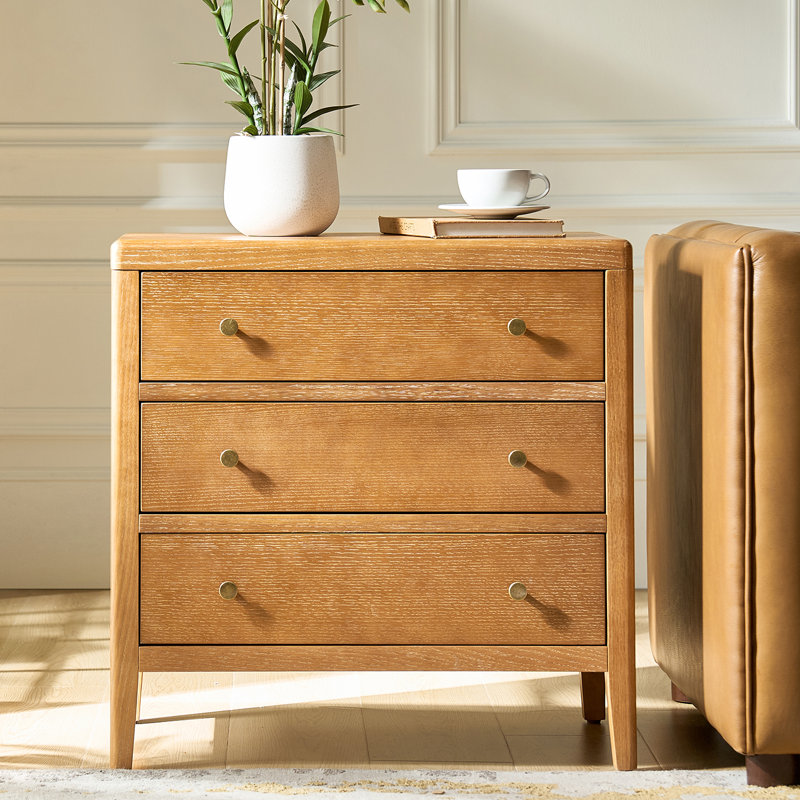 Table de bout à 3 tiroirs Shera Modern l 28 po avec centrale électrique intégrée, Chêne