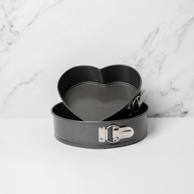 2pc Non-Stick Spring Form Loose Base Cake Pan Set with 25cm Round Tin and Heart-Shaped Tin