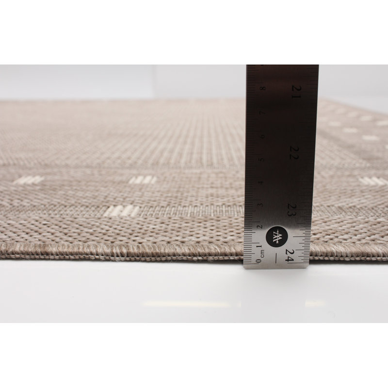 Tapis brun clair intérieur / extérieur Aroura, Rectangle 3 pi 3 po x 4 pi 7 po