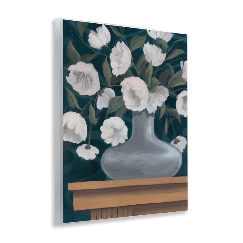 Fleurs blanches dans un vase rond, art mural par Grace Popp