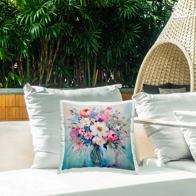 Coussin d'extérieur imprimé faux bouquet texturé sur fond bleu, design Creative Studio, Pink Landscape & Nature 47