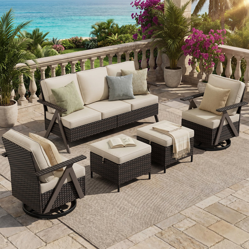 Ensemble de patio 5 pièces en osier avec canapé 3 places, 2 fauteuils pivotants, 2 repose-pieds et coussin beige, Beige