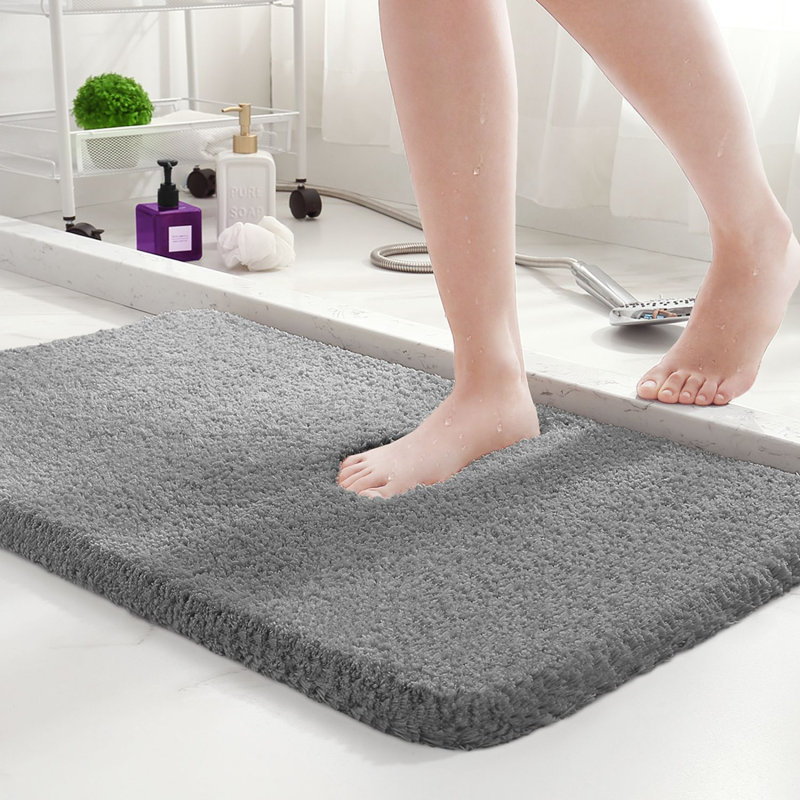Tapis pour salle de bain Gaenside, L 32 po x l 20 po, Gris clair