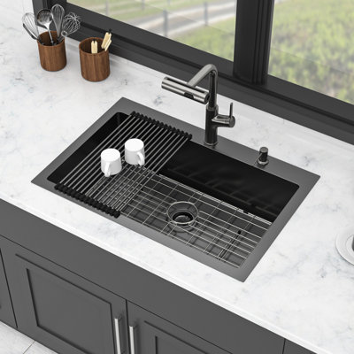 Évier de cuisine encastré en acier inoxydable de calibre 16 noir 33 pouces avec robinet coulissant 33 po, distributeur de savon, grille inférieure, ensemble de drain, support de séchage à roulettes, pinces d'installation, gabarit