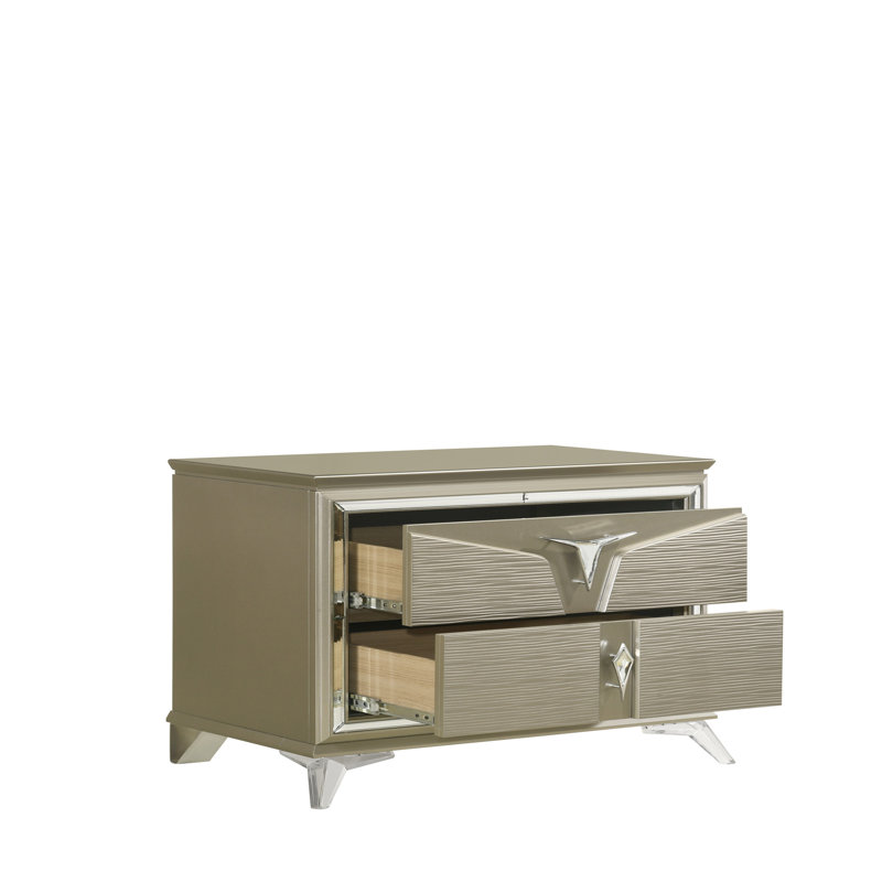 Élégante table de chevet en bois avec accents en miroir et tiroirs spacieux pour la décoration de la chambre à coucher