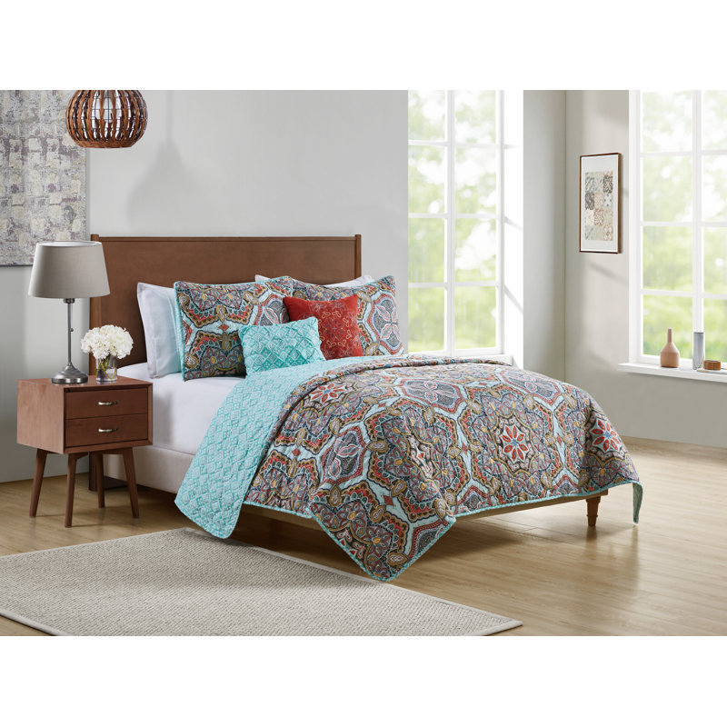 Yara Polyester Bedding, Full/Queen Quilt + 4 Additional Pieces
