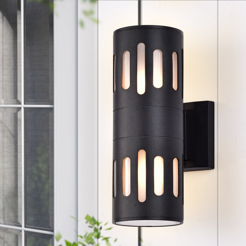 Bryshon Wall Light