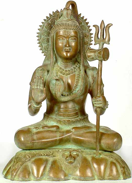 Statue de Shiva en laiton fabriquée à la main de 17 po de haut, assise et méditant, posant une figurine sacrée de divinités indiennes pour l'autel et la salle de méditation