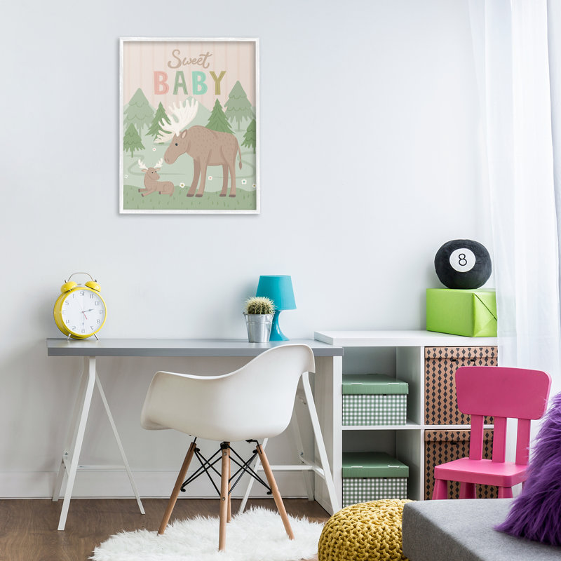 « Sweet Baby Wild Moose » (Gris) – Giclée encadrée de Lisa Perry Whitebutton, Giclée encadrée blanc bord de mer