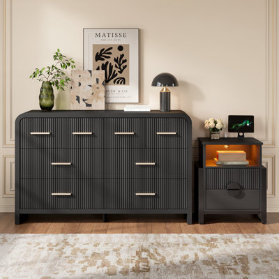Ensemble de chambre à coucher 2 pièces Wrought Studio ™ - Commode 8 tiroirs cannelés et tables de chevet cannelées 2 tiroirs