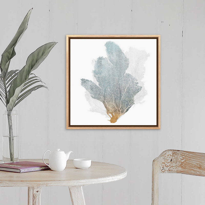«Delicate Coral II» par Isabelle Z - reproduction d'art sur toile, H 21,25 po x l 21,25 po, Toile avec cadre photo