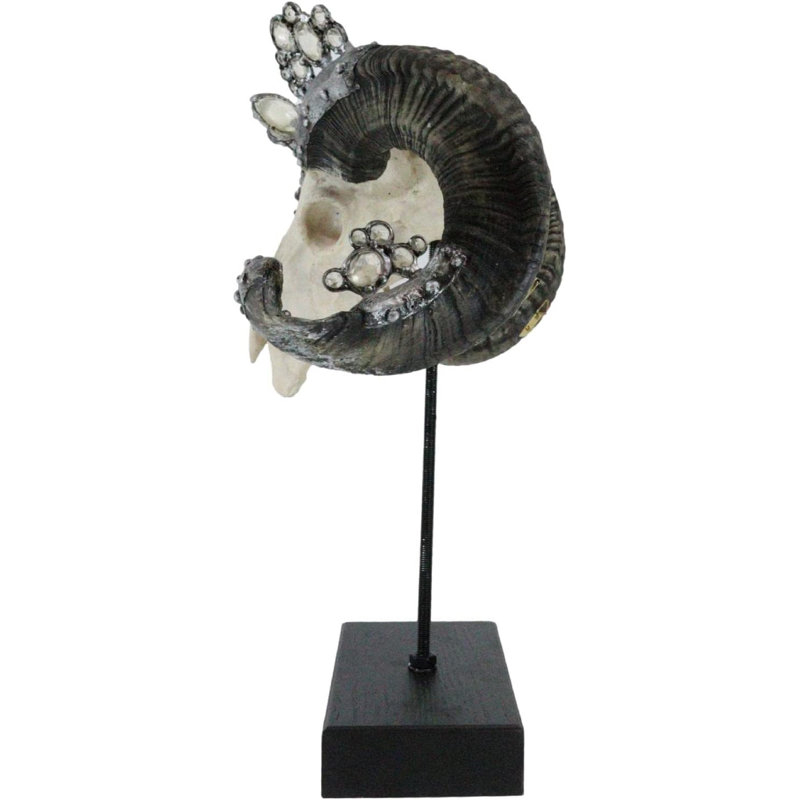 Figurines & Sculptures