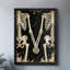 «Black Skeleton Couple Kissing Print»: art mural d'Halloween effrayant de style gothique foncé-402789187