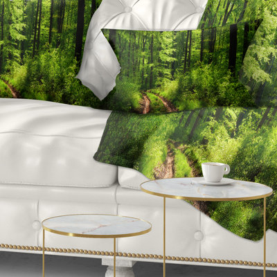 Coussin lombaire dans une forêt sauvage