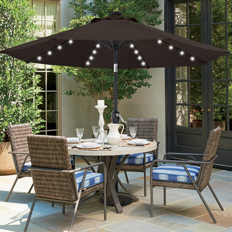 Parasol de marché solaire à DEL Cutshall avec inclinaison et relevage à manivelle, Brun, 10.5'