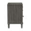 Table de chevet de style transitionnel à finition grise avec tiroirs en queue d'aronde et quincaillerie bronze foncé pour les chambres à coucher modernes