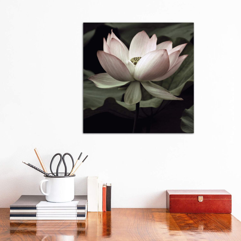 «The Lotus I» - Impression sur papier avec cadre flottant, H 18 po x l 18 po x 1,5 po, Toile tendue