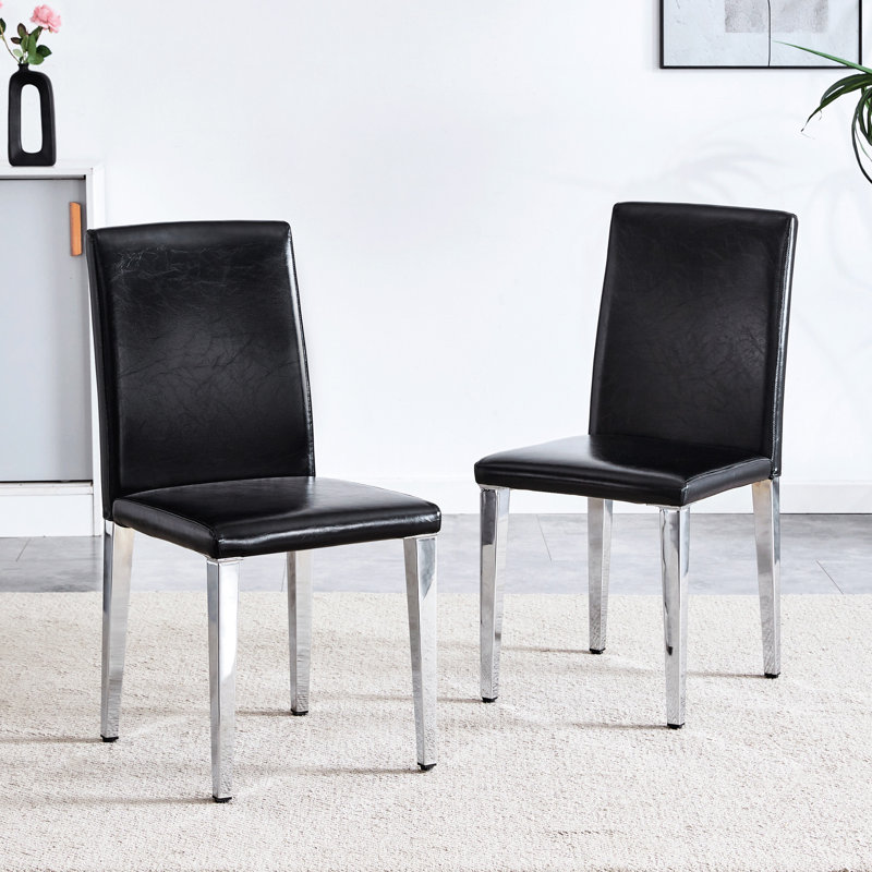 Paire de fauteuils en polyuréthane noirs avec des pieds argentés, des sièges ergonomiques confortables, une conception sécuritaire pour le plancher, un fer à repasser rehaussé par une assise confortable, une surface facile à nettoyer et des maisons modernes idéales
