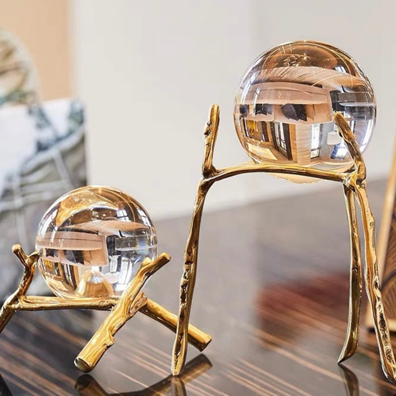 Boule transparente Zulma avec base dorée
