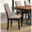 2 chaises de salle à manger avec finition et revêtement en tissu taupe, dossier ergonomique pour une salle à manger élégante, assise de 19,5 po de hauteur (2), environnement de bon goût,