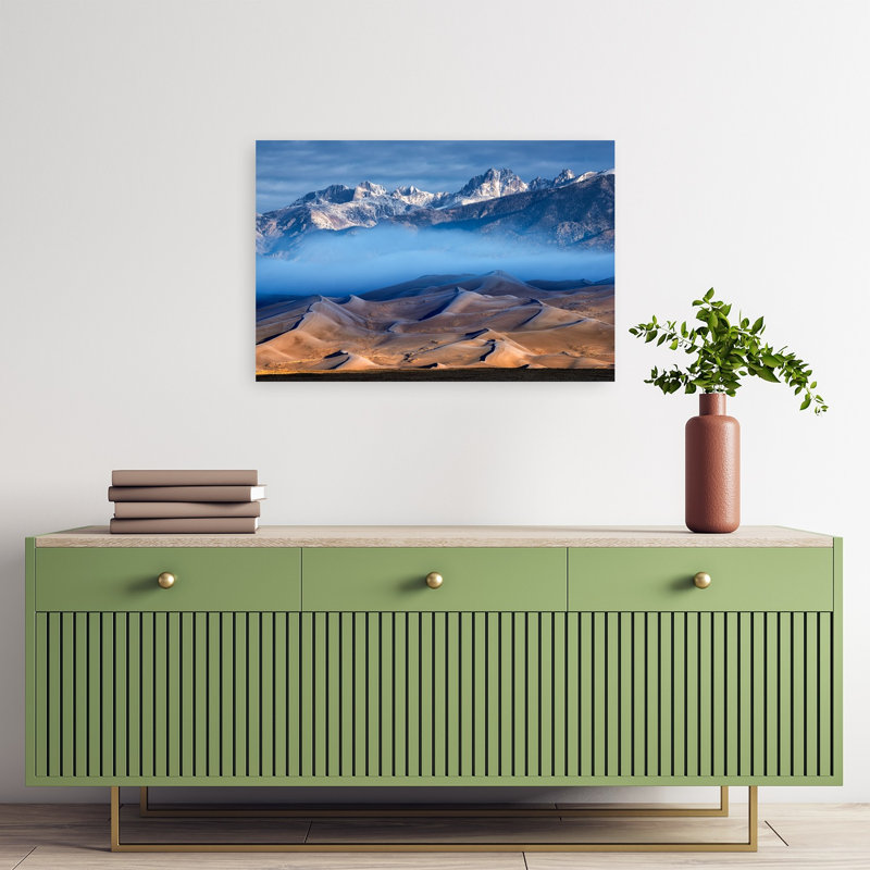 «Golden Dunes Misty Mountains Serene Tranquil Abstract Landscape Mountain», reproduction d'art murale, H 24 po x l 16 po