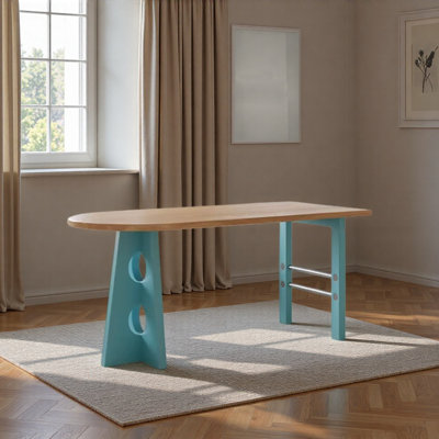 Conception créative moderne d'une table de salle à manger irrégulière