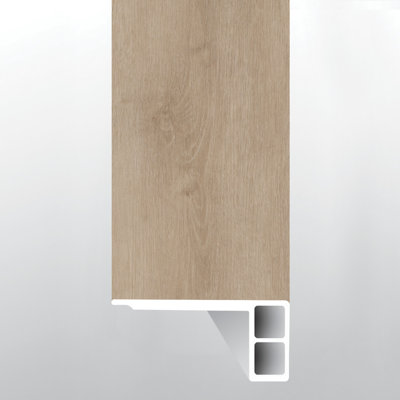 Wilshire: l 0,75 po x L 94 po x l 2,75 po. Garniture de plancher en vinyle de luxe