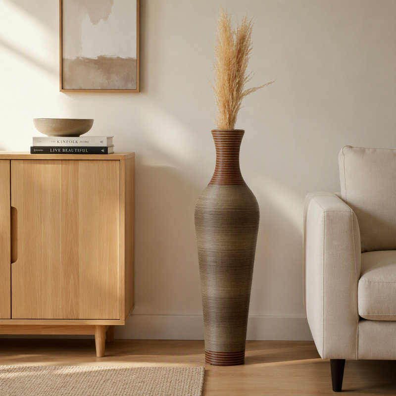 Vases de sol sur pied de 39 pouces de hauteur avec des finitions élégantes à deux tons, parfaits pour décorer les salons et les entrées