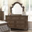 Commode traditionnelle avec 7 tiroirs et poignées antiques