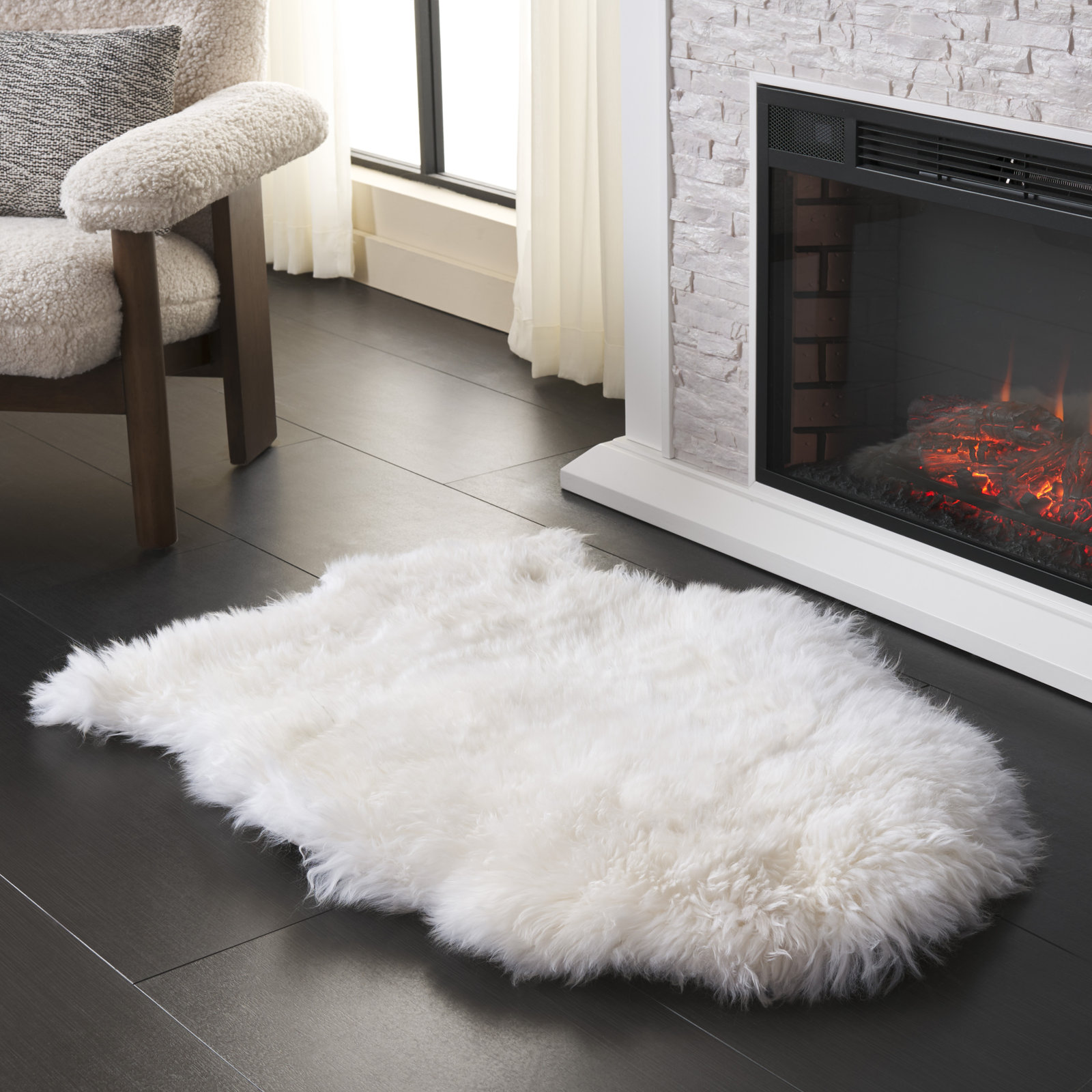 Mera Handmade Sheepskin White Area Rug, Rectangle 2' x 4'