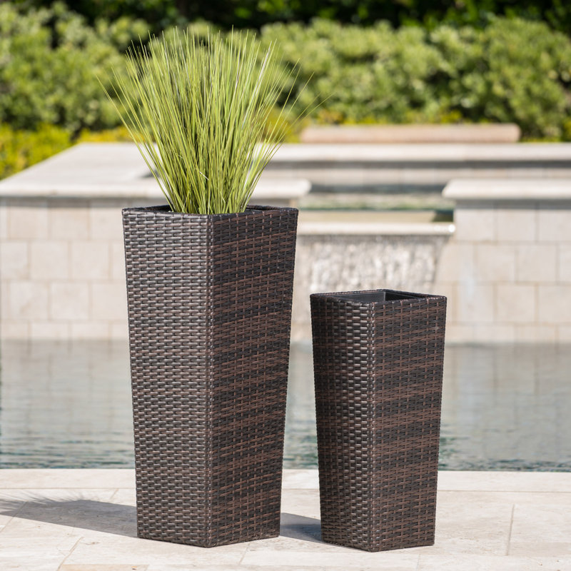 Deux pots de fleurs, brun et fer, comprenant 2 pots avec attrait, Brun