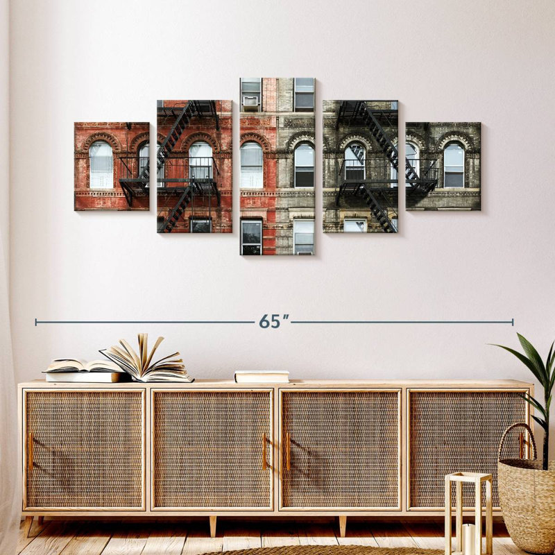 Immeuble d'appartements à New York, H 24 po x l 55 po