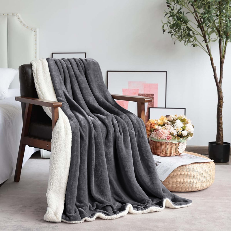 Jeté réversible en molleton Sherpa Plush - Couverture douce et chaude pour lit et canapé, Gris, Jeté (50 inc. X 60 inc.)